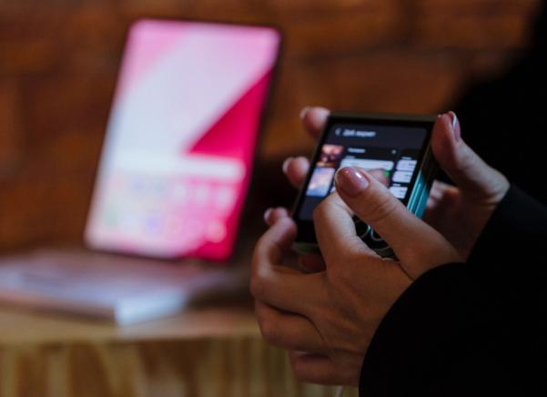 Пять самых продаваемых складных смартфонов в 2023 году и прогноз продаж на 2024 год