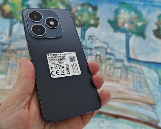 Премиальная внешность, IP53, хорошие камеры, стереодинамики за 11000 рублей: обзор выдающегося бюджетника TECNO Spark 20